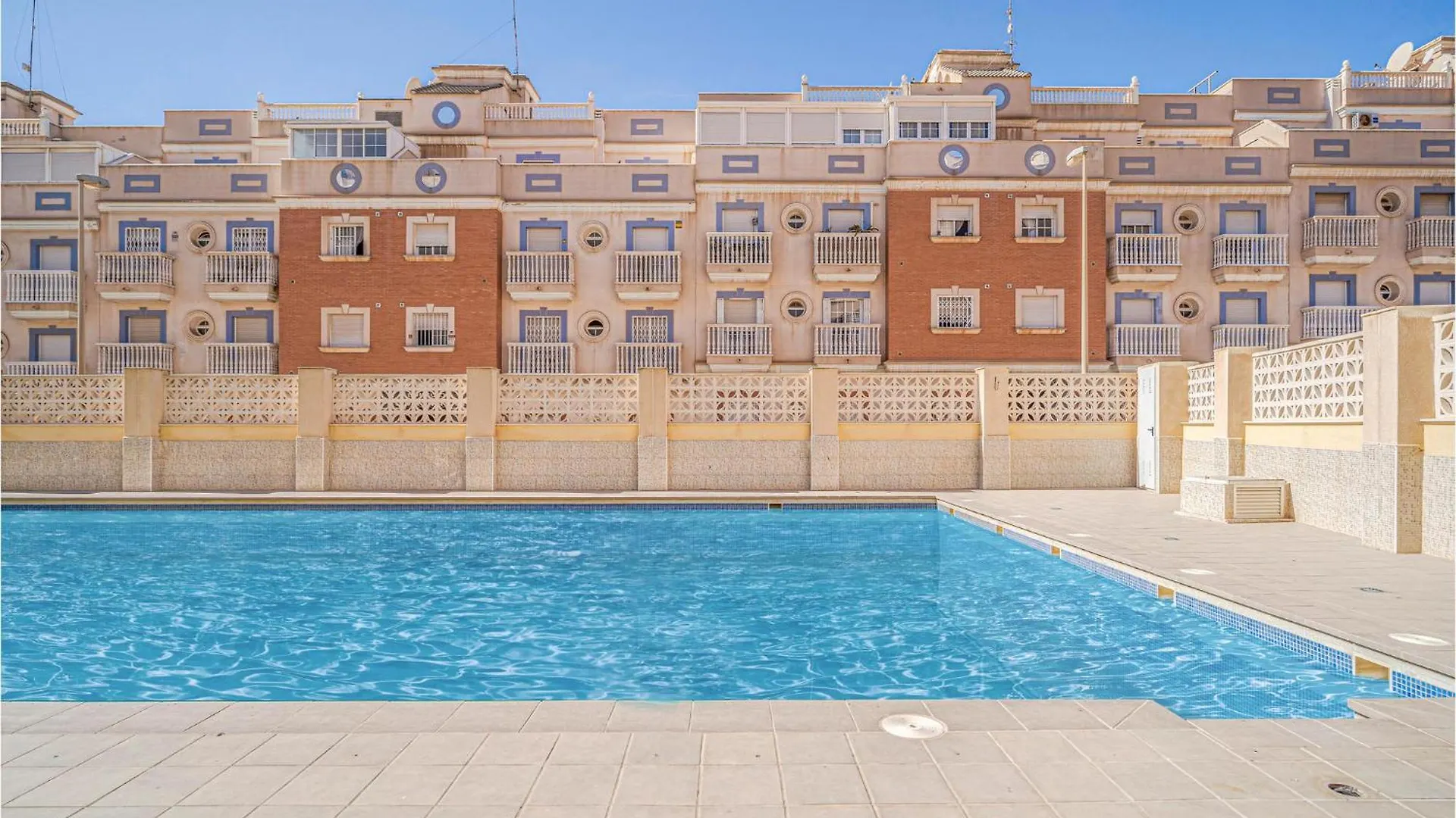 2 Bedroom Lovely Apartment In Roquetas De Mar